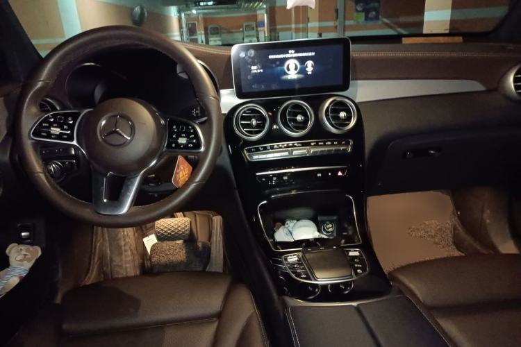 Used Mercedes-Benz GLC 2022 Facelifted GLC 260 L 4MATIC Dynamic Edition Center Console