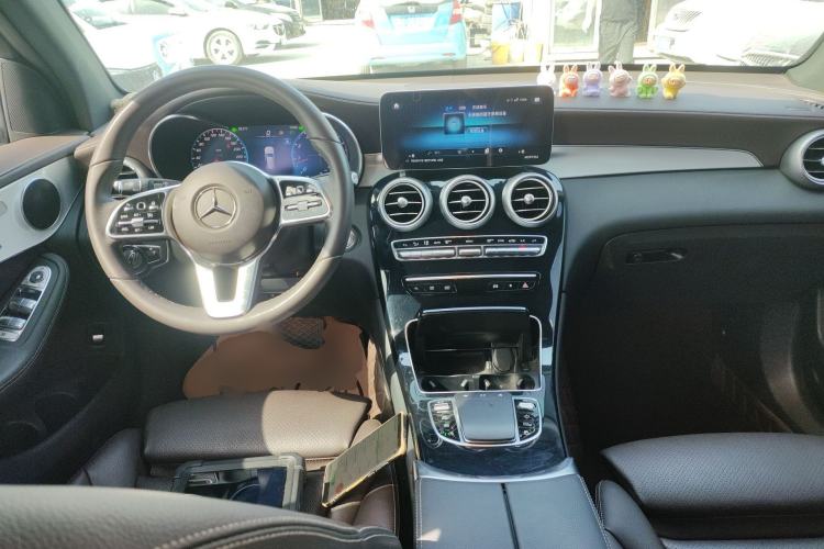 Used Mercedes-Benz GLC 2022 Facelifted GLC 260 L 4MATIC Dynamic Edition Center Console