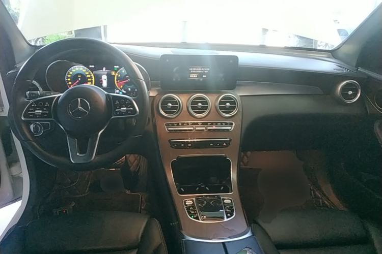 Used Mercedes-Benz GLC 2022 Second Facelift GLC 260 L 4MATIC Luxury Edition Center Console