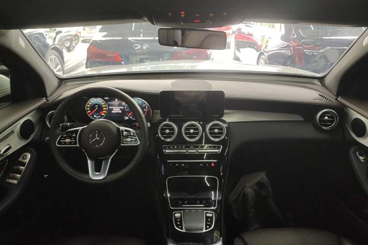 Used Mercedes-Benz GLC 2022 Facelifted GLC 260 L 4MATIC Dynamic Edition Center Console