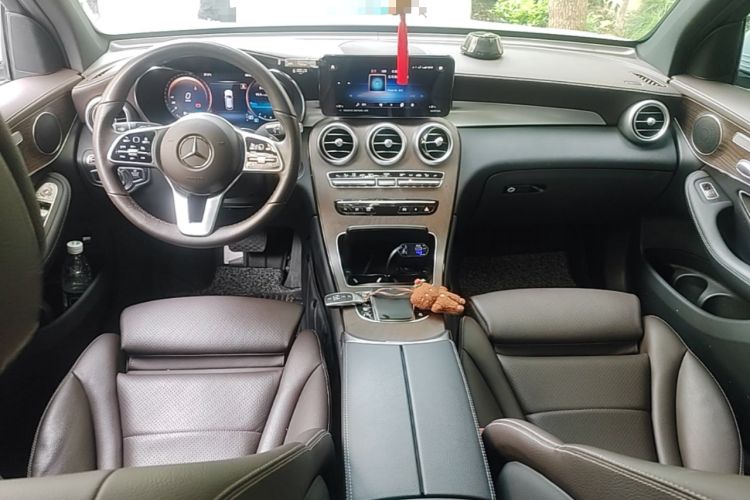 Used Mercedes-Benz GLC 2022 Second Facelift GLC 260 L 4MATIC Luxury Edition Center Console