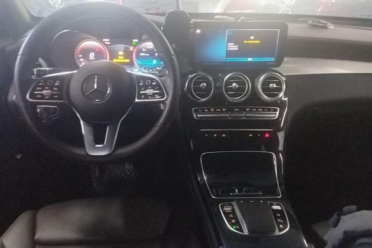 Used Mercedes-Benz GLC 2022 Second Facelift GLC 260 L 4MATIC Dynamic Edition Center Console