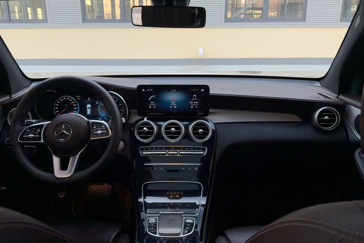 Used Mercedes-Benz GLC 2022 Facelifted GLC 260 L 4MATIC Dynamic Edition Center Console