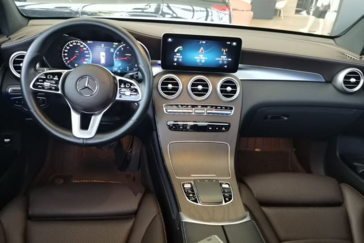 Used Mercedes-Benz GLC 2022 Facelift GLC 260 L 4MATIC Luxury Edition Center Console