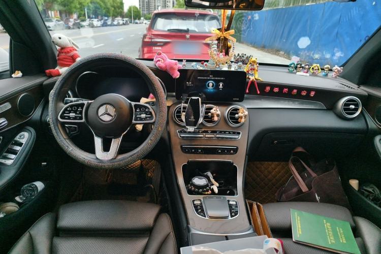 Used Mercedes-Benz GLC 2022 Second Facelift GLC 260 L 4MATIC Luxury Edition Center Console