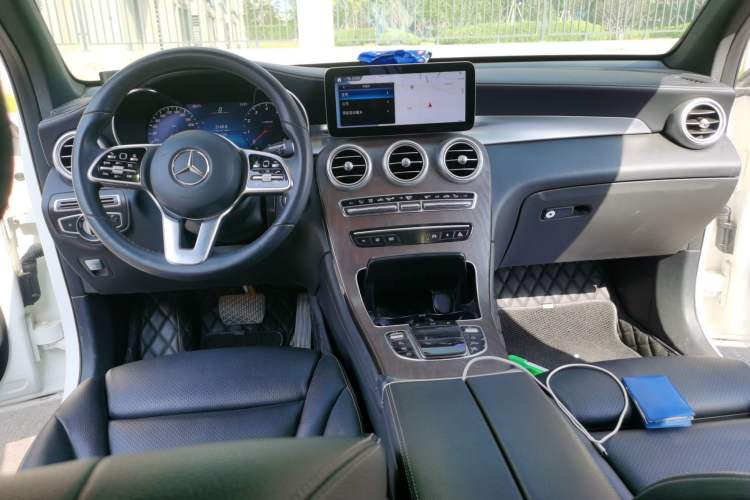Used Mercedes-Benz GLC 2022 Second Facelift GLC 260 L 4MATIC Luxury Edition Center Console