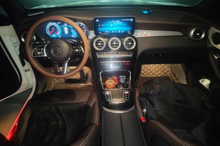 Used Mercedes-Benz GLC 2022 Second Facelift GLC 260 L 4MATIC Dynamic Edition Center Console