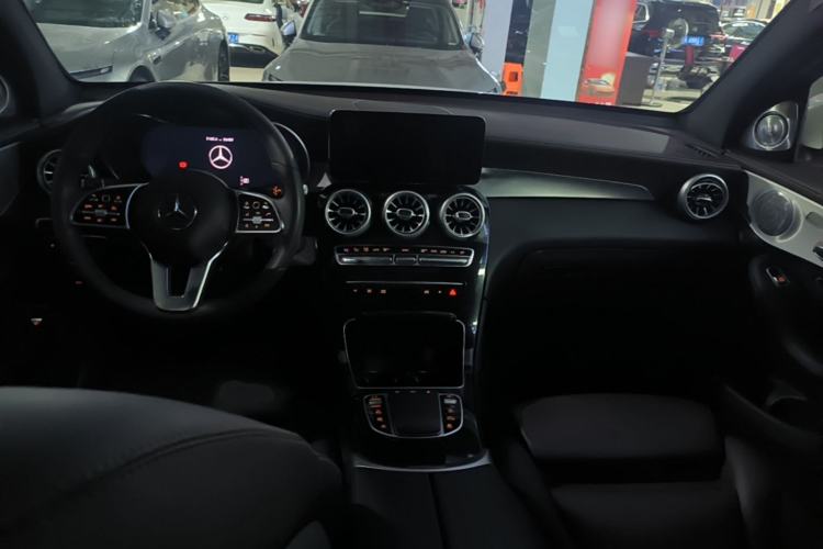Used Mercedes-Benz GLC 2022 GLC 260 L 4MATIC Dynamic Edition Center Console