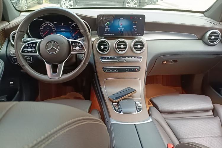 Used Mercedes-Benz GLC 2022 Second Facelift GLC 260 L 4MATIC Luxury Edition Center Console