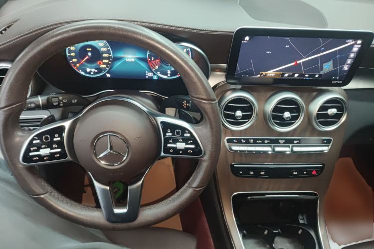 Used Mercedes-Benz GLC 2022 Second Facelift GLC 260 L 4MATIC Luxury Edition Center Console