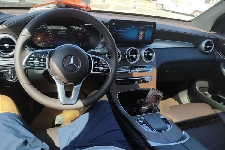 Used Mercedes-Benz GLC 2022 Facelift GLC 260 L 4MATIC Luxury Edition Center Console