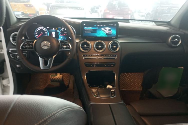 Used Mercedes-Benz GLC 2022 Facelift GLC 260 L 4MATIC Luxury Edition Center Console