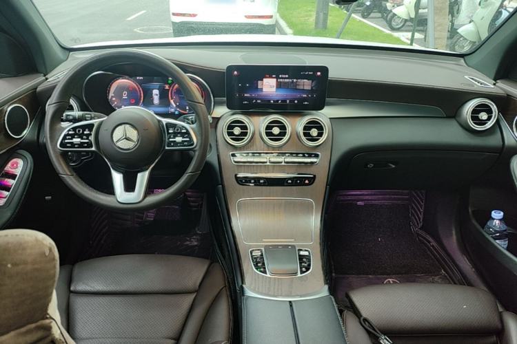 Used Mercedes-Benz GLC 2022 GLC 300 L 4MATIC Dynamic Edition Prestige Model Center Console