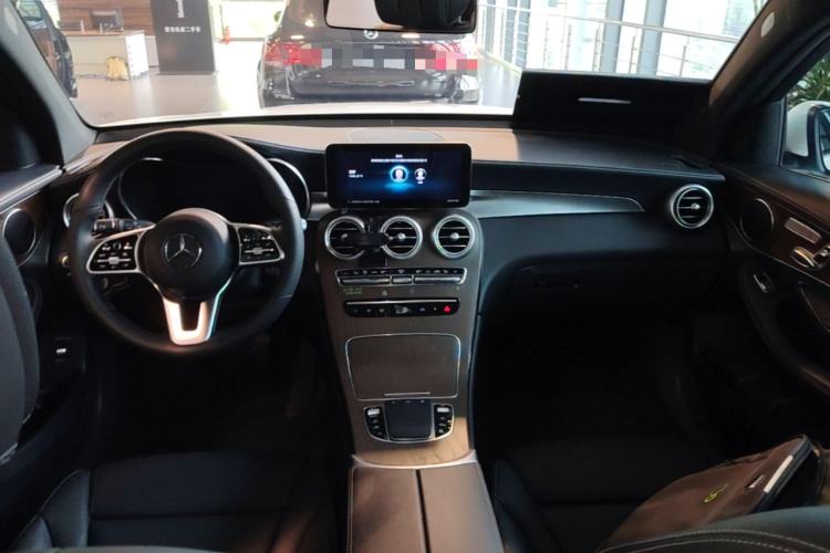 Used Mercedes-Benz GLC 2022 Second Facelift GLC 260 L 4MATIC Luxury Edition Center Console