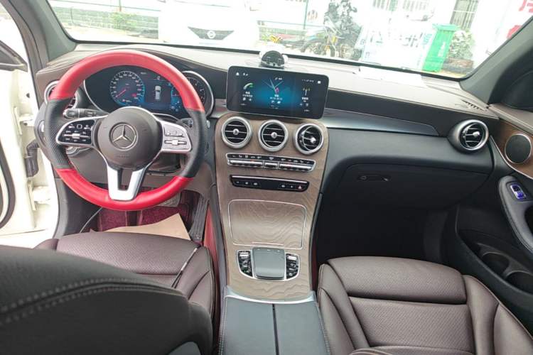 Used Mercedes-Benz GLC 2022 Second Facelift GLC 260 L 4MATIC Luxury Edition Center Console