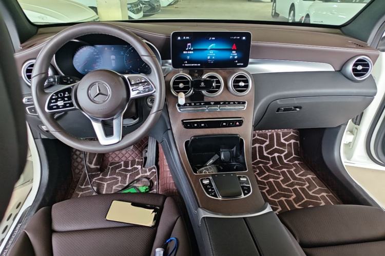 Used Mercedes-Benz GLC 2022 GLC 300 L 4MATIC Dynamic Edition Prestige Model Center Console