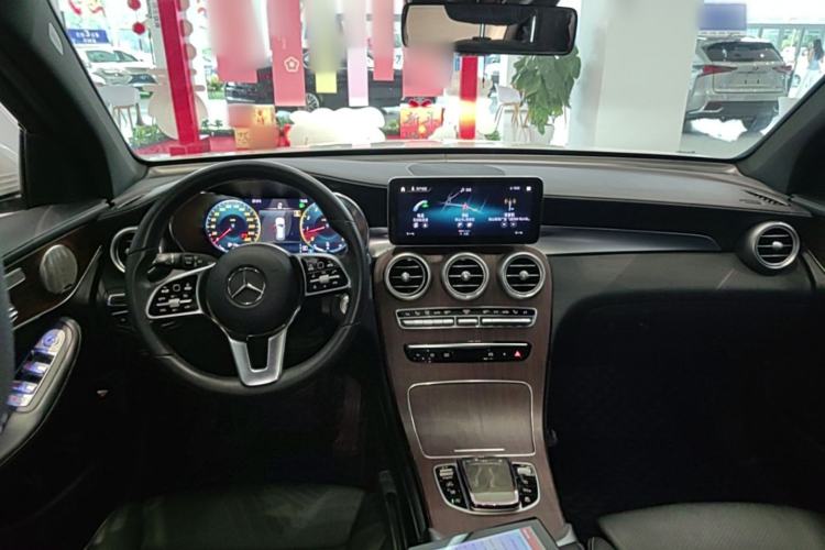 Used Mercedes-Benz GLC 2022 GLC 300 L 4MATIC Dynamic Model Center Console