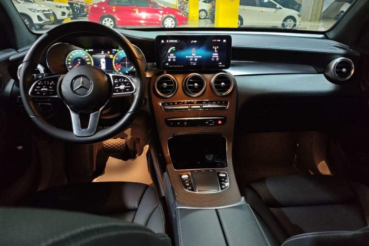 Used Mercedes-Benz GLC 2022 Second Facelift GLC 260 L 4MATIC Luxury Edition Center Console