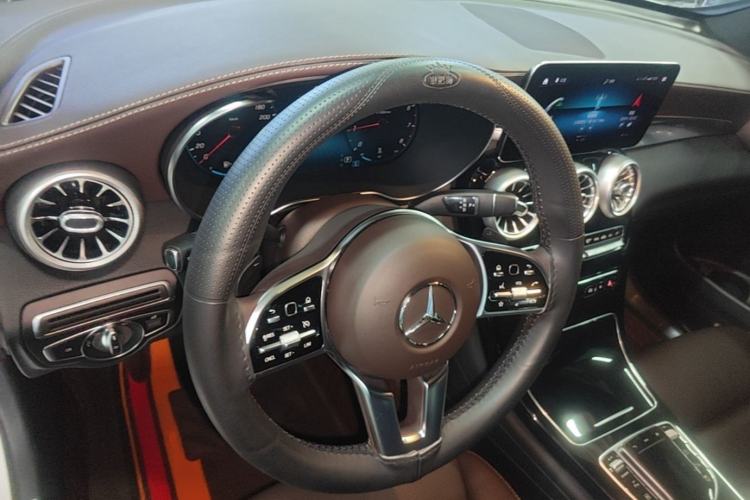 Used Mercedes-Benz GLC 2022 Facelifted GLC 260 L 4MATIC Dynamic Edition Center Console