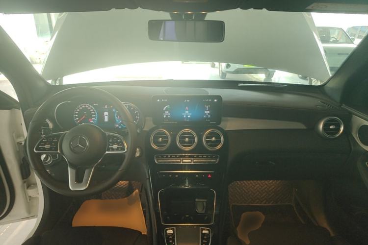 Used Mercedes-Benz GLC 2022 Facelifted GLC 260 L 4MATIC Dynamic Edition Center Console