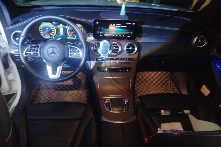 Used Mercedes-Benz GLC 2022 GLC 300 L 4MATIC Dynamic Edition Prestige Model Center Console