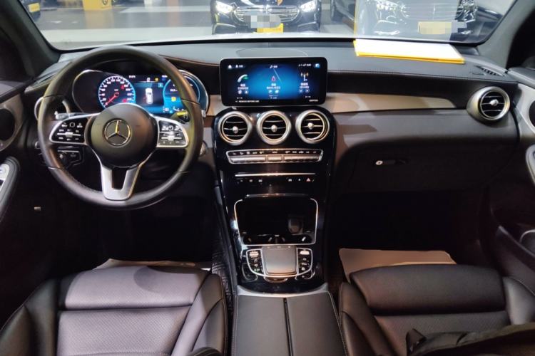 Used Mercedes-Benz GLC 2022 Second Facelift GLC 260 L 4MATIC Dynamic Edition Center Console