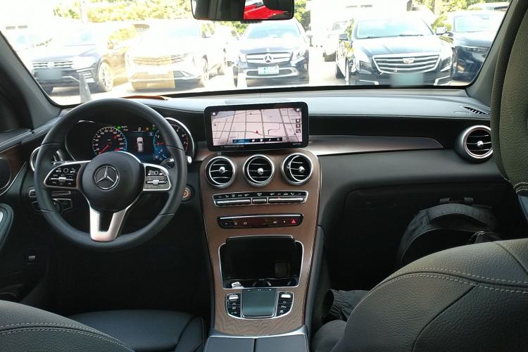 Used Mercedes-Benz GLC 2022 Facelifted GLC 300 L 4MATIC Luxury Edition Center Console