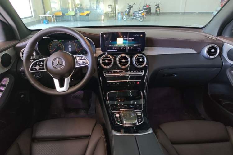 Used Mercedes-Benz GLC 2022 Facelifted GLC 260 L 4MATIC Dynamic Edition Center Console