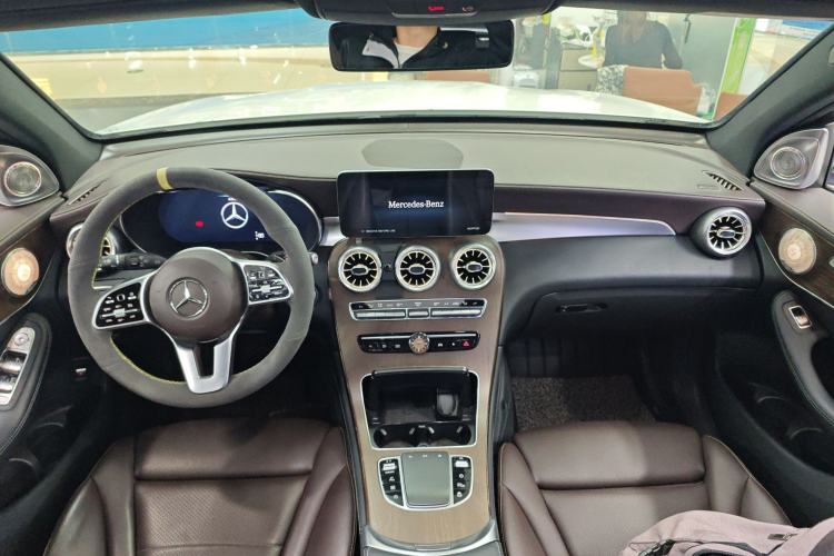 Used Mercedes-Benz GLC 2022 Refreshed GLC 300 L 4MATIC Dynamic Edition Center Console