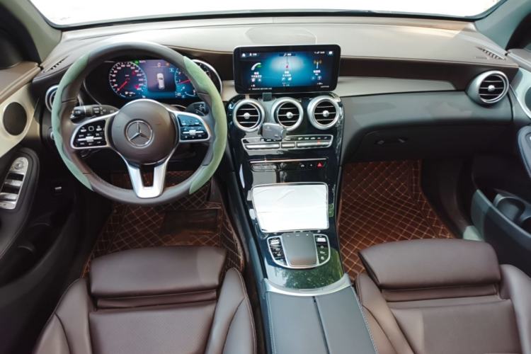 Used Mercedes-Benz GLC 2022 Facelifted GLC 260 L 4MATIC Dynamic Edition Center Console