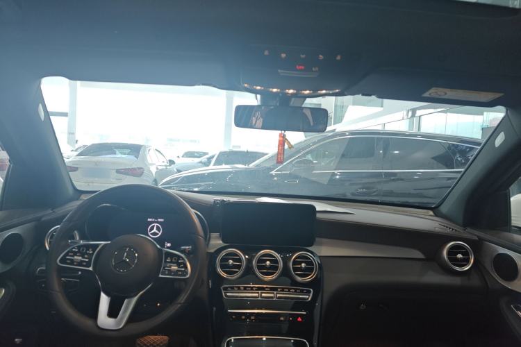 Used Mercedes-Benz GLC 2022 Second Facelift GLC 260 L 4MATIC Dynamic Edition Center Console