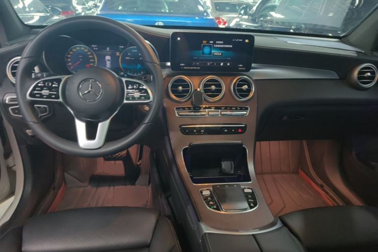 Used Mercedes-Benz GLC 2022 Facelift GLC 300 L 4MATIC Luxury Edition Center Console