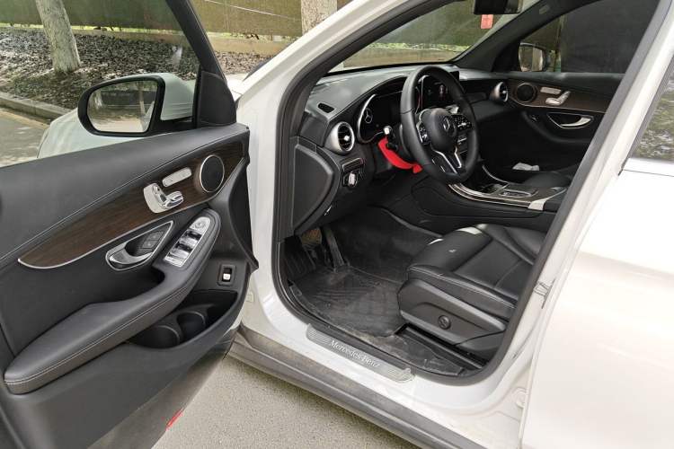 Used Mercedes-Benz GLC 2022 Second Facelift GLC 260 L 4MATIC Luxury Edition Driver Seat