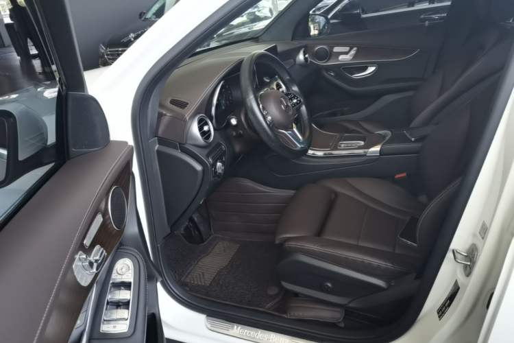 Used Mercedes-Benz GLC 2022 Facelift GLC 260 L 4MATIC Luxury Edition Driver Seat