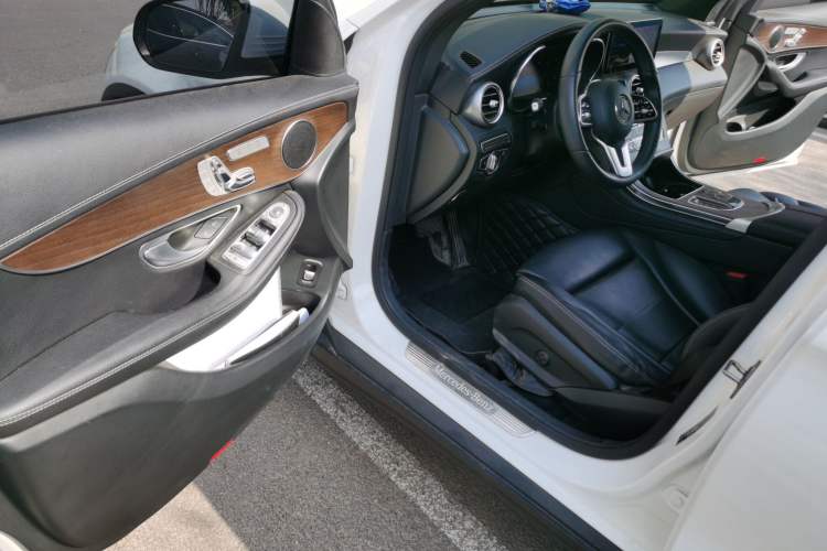 Used Mercedes-Benz GLC 2022 Second Facelift GLC 260 L 4MATIC Luxury Edition Driver Seat