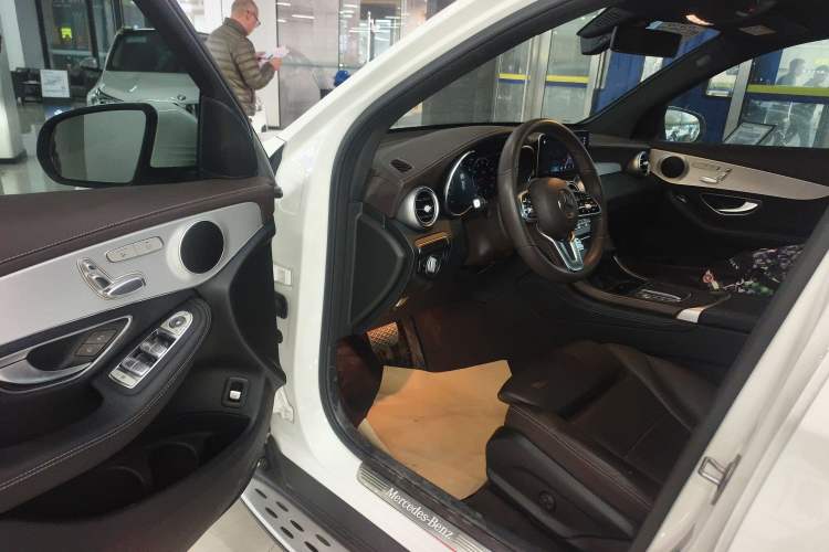 Used Mercedes-Benz GLC 2022 Facelifted GLC 260 L 4MATIC Dynamic Edition Driver Seat