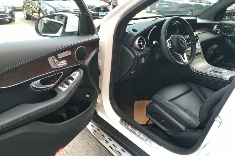 Used Mercedes-Benz GLC 2022 Facelifted GLC 300 L 4MATIC Luxury Edition Driver Seat
