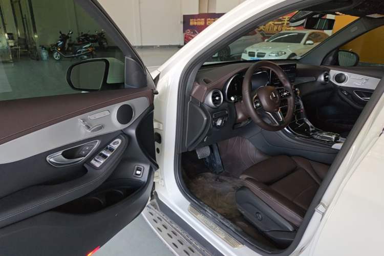 Used Mercedes-Benz GLC 2022 Facelifted GLC 260 L 4MATIC Dynamic Edition Driver Seat