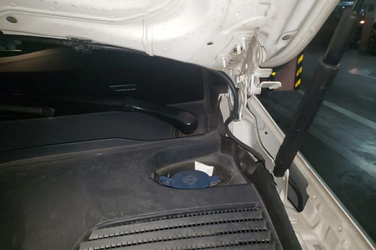 Used Mercedes-Benz GLC 2022 GLC 260 L 4MATIC Luxury Model Engine Bay Left
