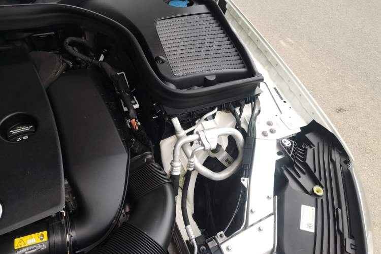 Used Mercedes-Benz GLC 2022 Refreshed GLC 260 L 4MATIC Dynamic Edition Engine Bay Left