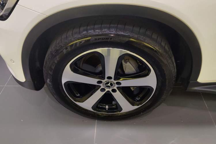 Used Mercedes-Benz GLC 2022 Second Facelift GLC 260 L 4MATIC Dynamic Edition Exterior 4