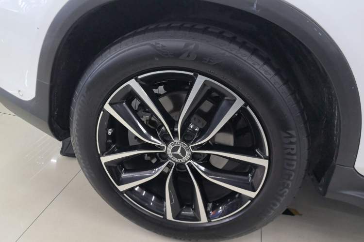 Used Mercedes-Benz GLC 2022 Second Facelift GLC 260 L 4MATIC Luxury Edition Exterior 5
