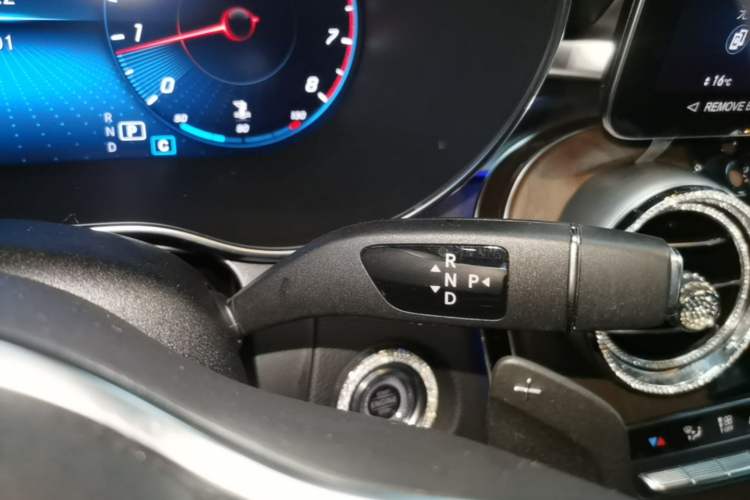 Used Mercedes-Benz GLC 2022 Facelift GLC 260 L 4MATIC Luxury Edition Gear Lever