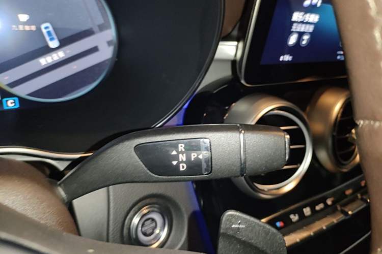 Used Mercedes-Benz GLC 2022 Facelifted GLC 260 L 4MATIC Dynamic Edition Gear Lever