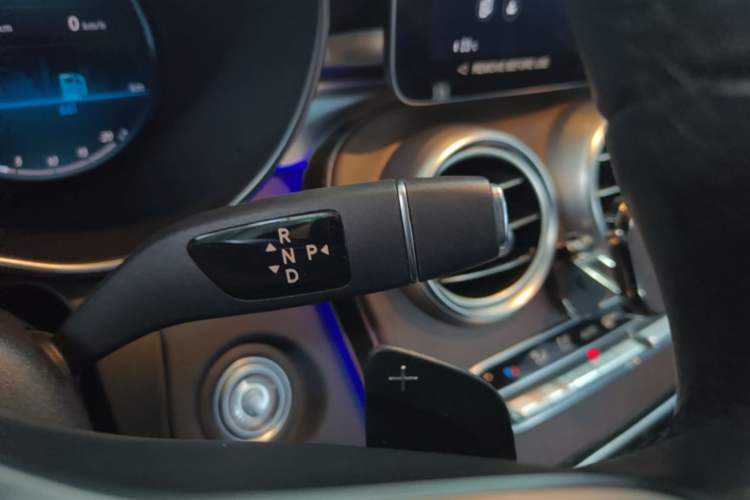 Used Mercedes-Benz GLC 2022 Facelift GLC 300 L 4MATIC Luxury Edition Gear Lever
