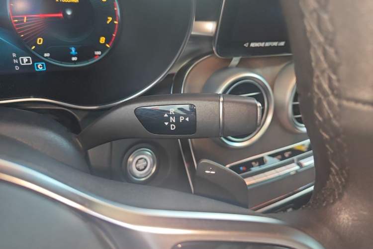 Used Mercedes-Benz GLC 2022 Facelift GLC 260 L 4MATIC Luxury Edition Gear Lever
