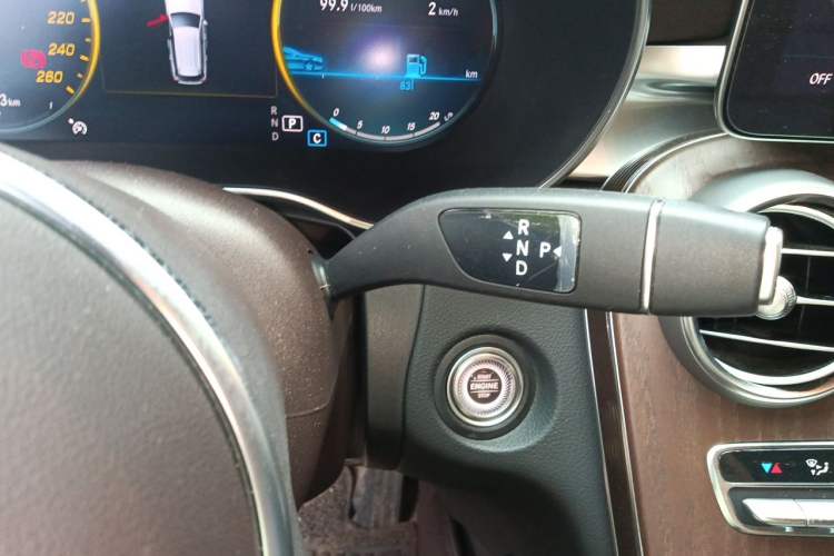 Used Mercedes-Benz GLC 2022 Second Facelift GLC 260 L 4MATIC Luxury Edition Gear Lever