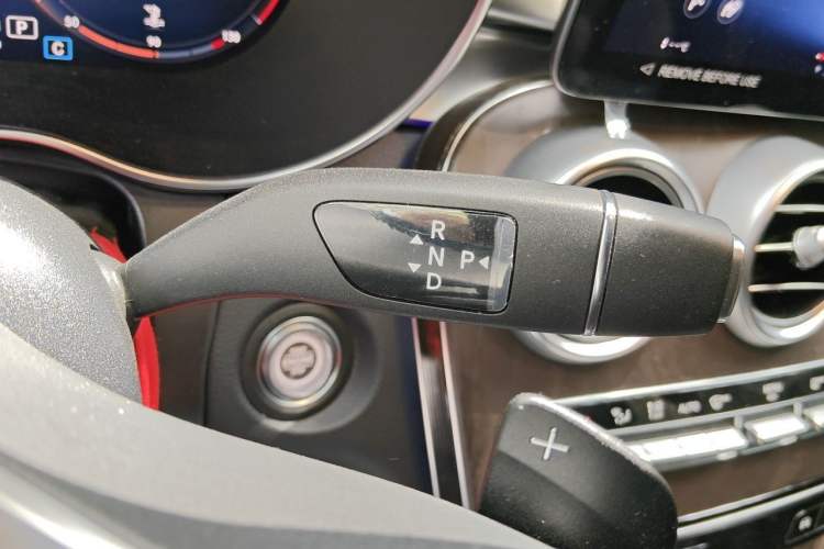 Used Mercedes-Benz GLC 2022 Second Facelift GLC 260 L 4MATIC Luxury Edition Gear Lever