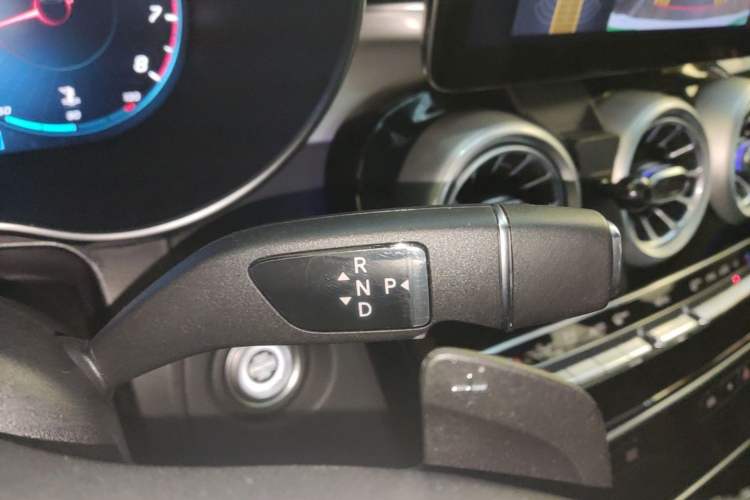 Used Mercedes-Benz GLC 2022 Facelifted GLC 260 L 4MATIC Dynamic Edition Gear Lever