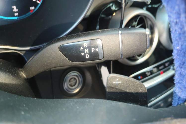 Used Mercedes-Benz GLC 2022 Facelifted GLC 260 L 4MATIC Dynamic Edition Gear Lever